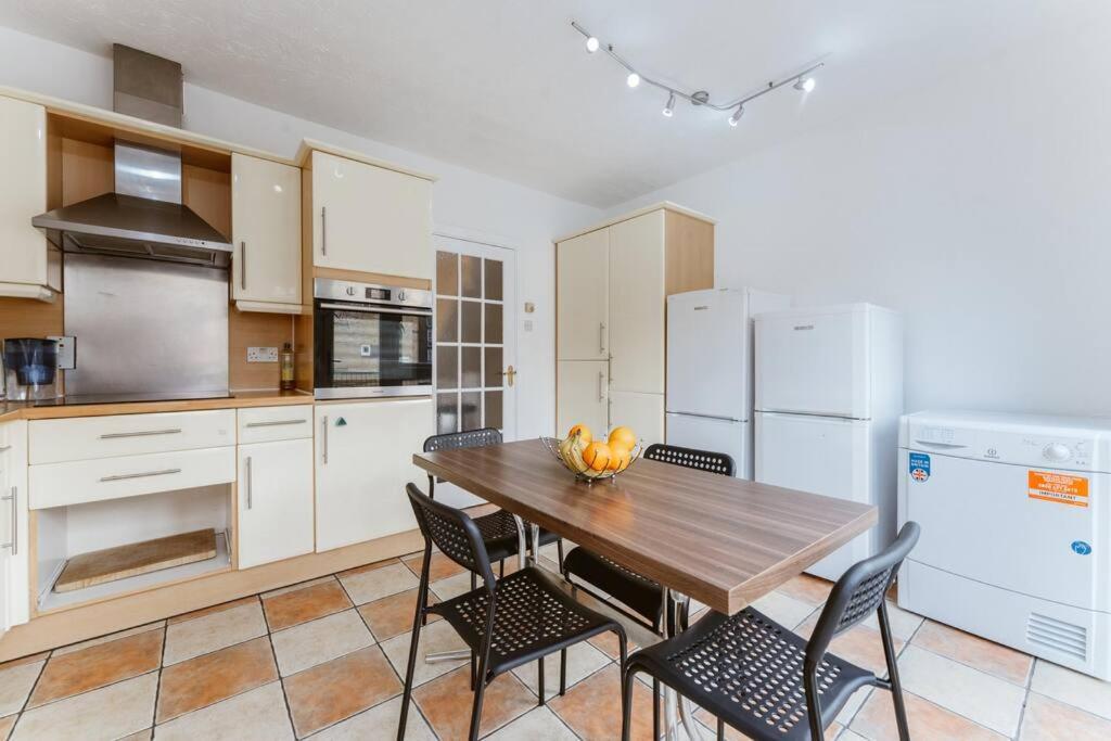 Up To 4 People, Room In A Share House Next To London Bridge Екстер'єр фото